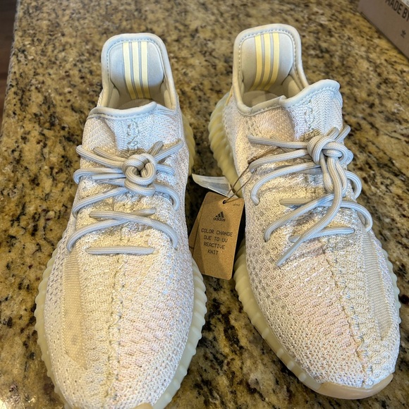 NWT Color Change Yeezy Boost 350 V2 “Light” Color Changing Shoes - Picture 8 of 16